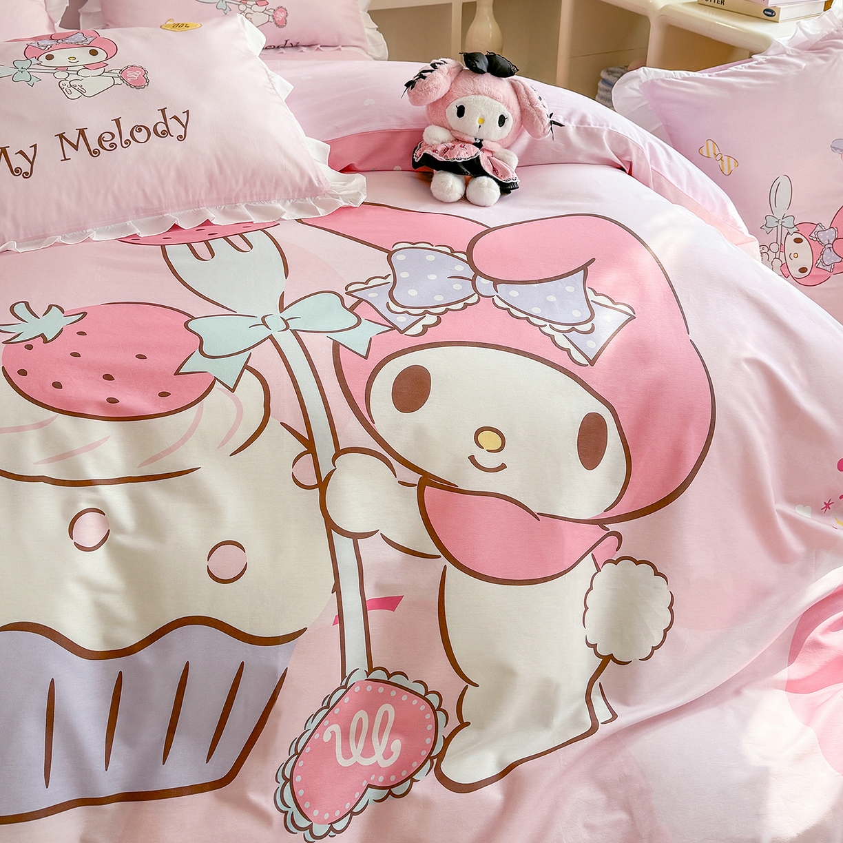91家纺网 家纺一手货源 找家纺 玉元坊 2026新款儿童卡通全棉纯棉花边被套正版授权三丽鸥美乐蒂大版四件套 大版花边-蛋糕美乐蒂