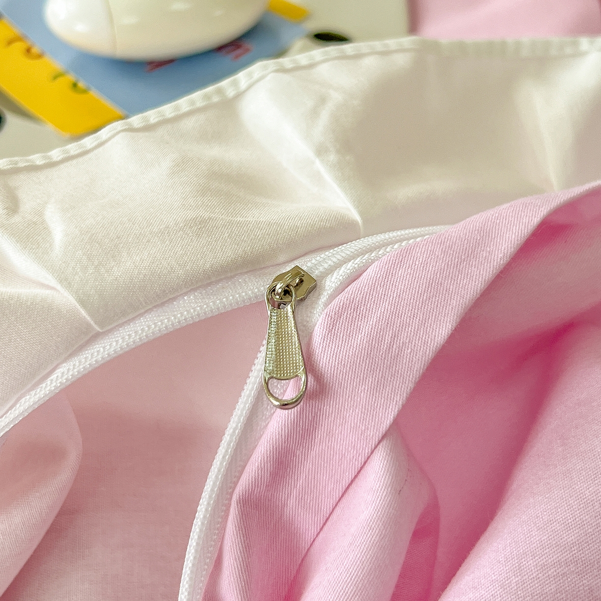 91家纺网 家纺一手货源 找家纺 玉元坊 2026新款儿童卡通全棉纯棉花边被套正版授权三丽鸥美乐蒂大版四件套 大版花边-粉兔草莓