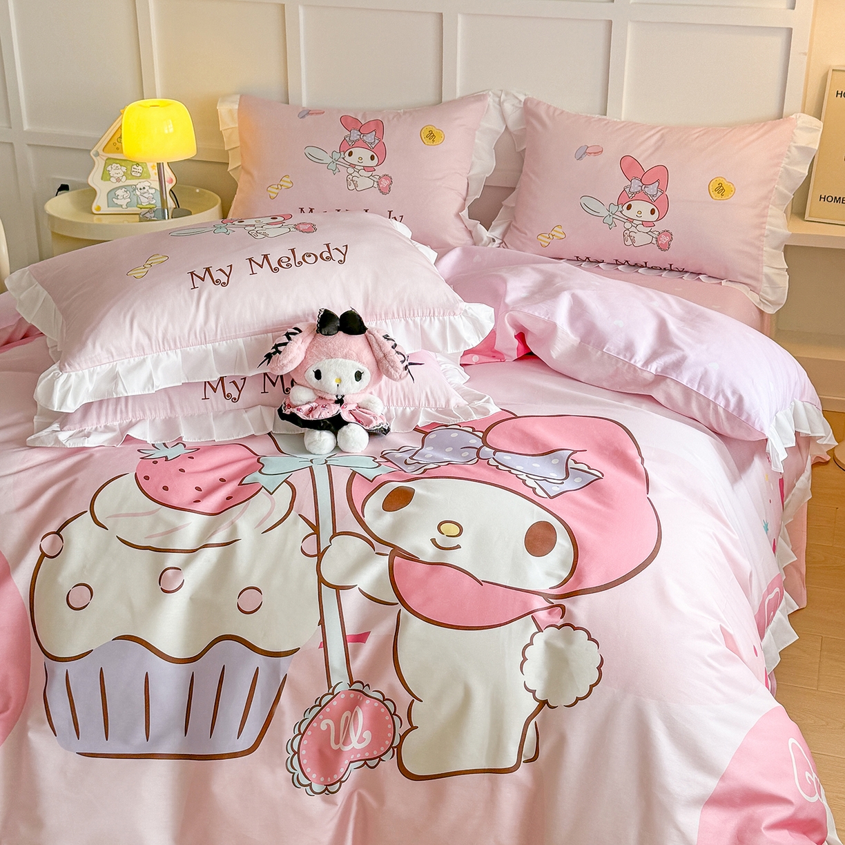 91家纺网 家纺一手货源 找家纺 玉元坊 2026新款儿童卡通全棉纯棉花边被套正版授权三丽鸥美乐蒂大版四件套 大版花边-蛋糕美乐蒂