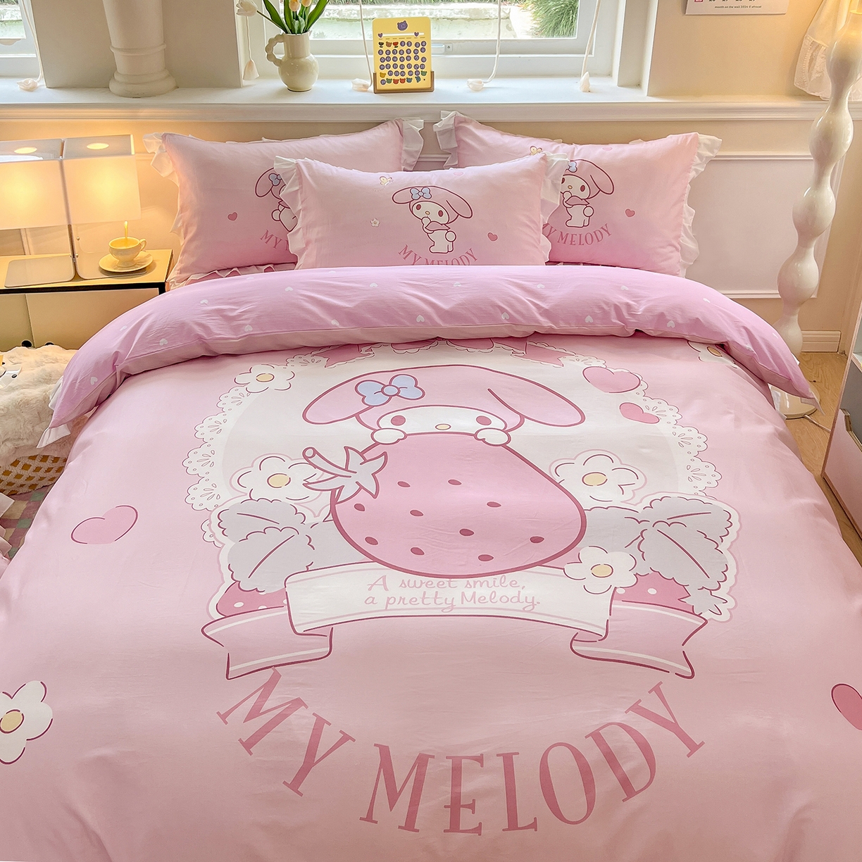 91家纺网 家纺一手货源 找家纺 玉元坊 2026新款儿童卡通全棉纯棉花边被套正版授权三丽鸥美乐蒂大版四件套 大版花边-粉兔草莓