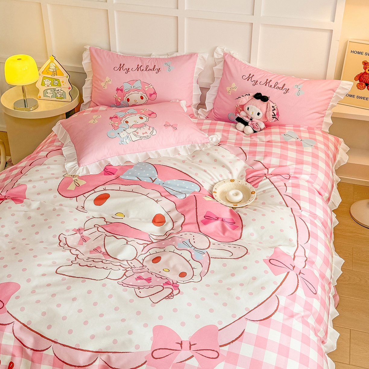 91家纺网 家纺一手货源 找家纺 玉元坊 2026新款儿童卡通全棉纯棉花边被套正版授权三丽鸥美乐蒂大版四件套 大版花边-玩偶美乐蒂