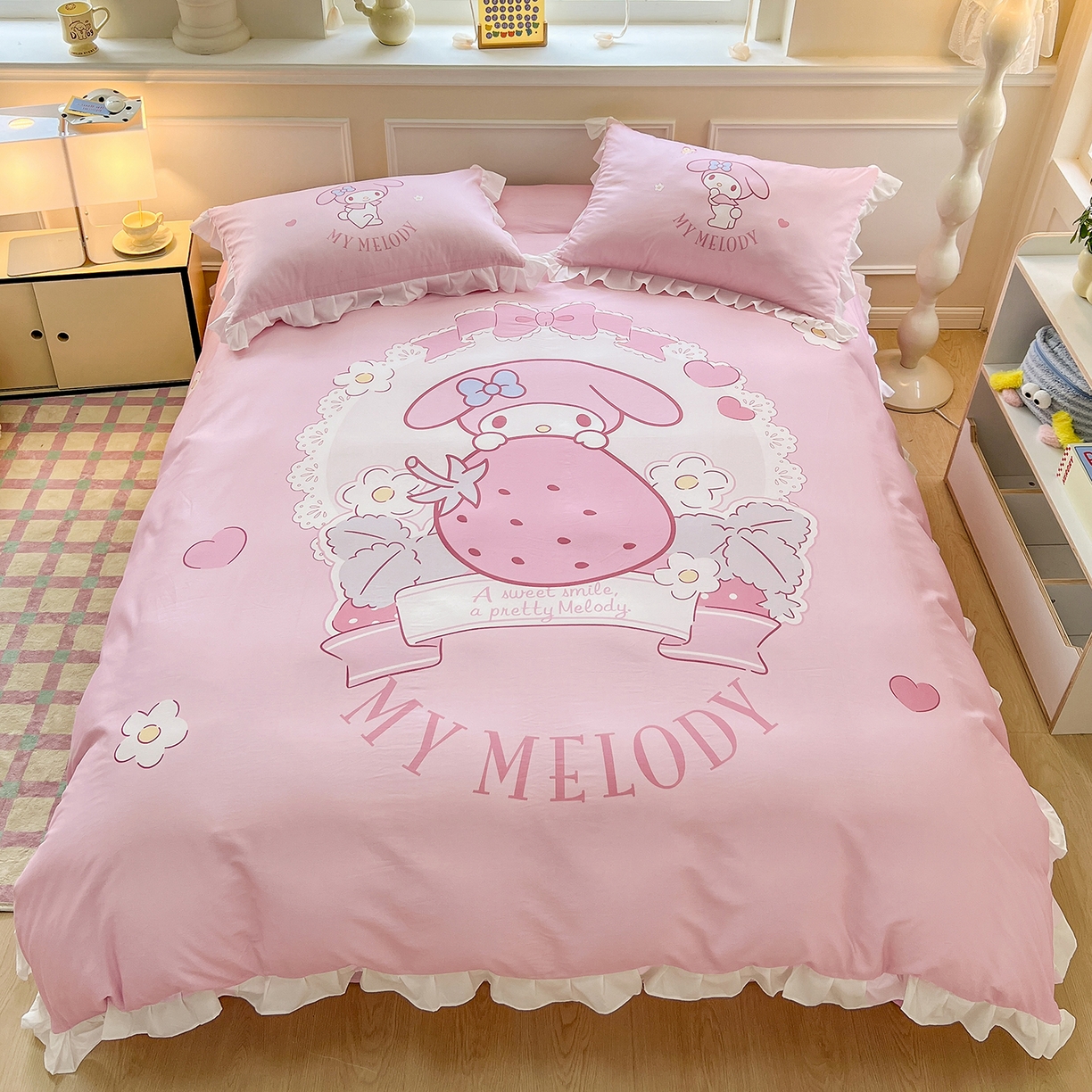 91家纺网 家纺一手货源 找家纺 玉元坊 2026新款儿童卡通全棉纯棉花边被套正版授权三丽鸥美乐蒂大版四件套 大版花边-粉兔草莓