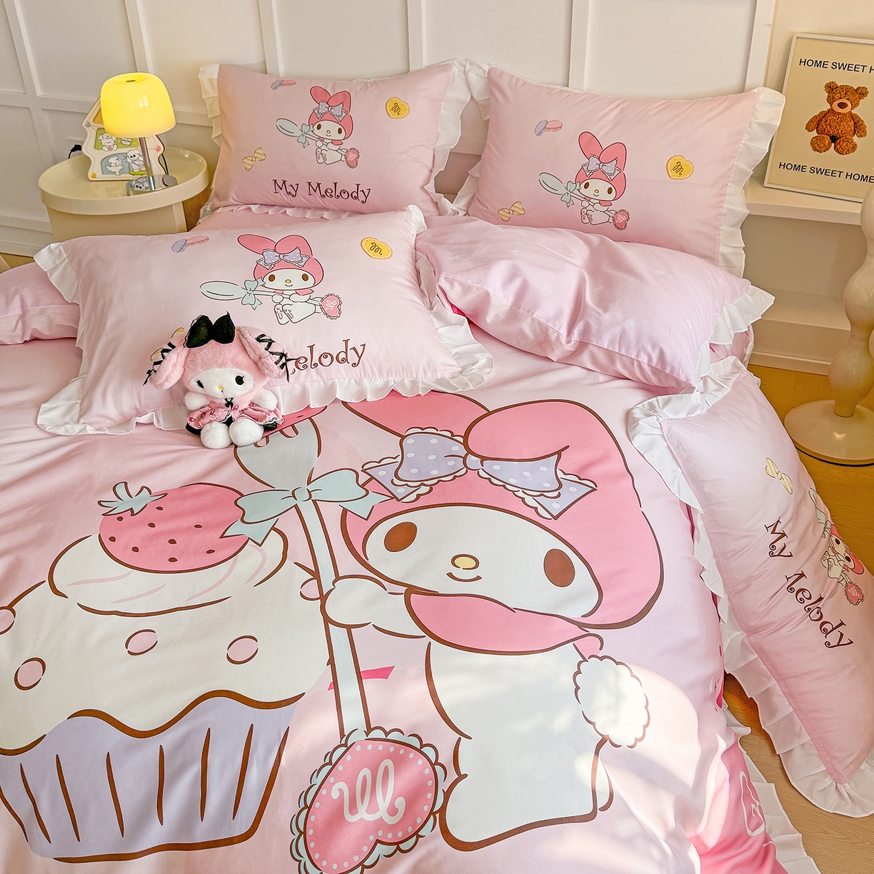 91家纺网 家纺一手货源 找家纺 玉元坊 2026新款儿童卡通全棉纯棉花边被套正版授权三丽鸥美乐蒂大版四件套 大版花边-蛋糕美乐蒂