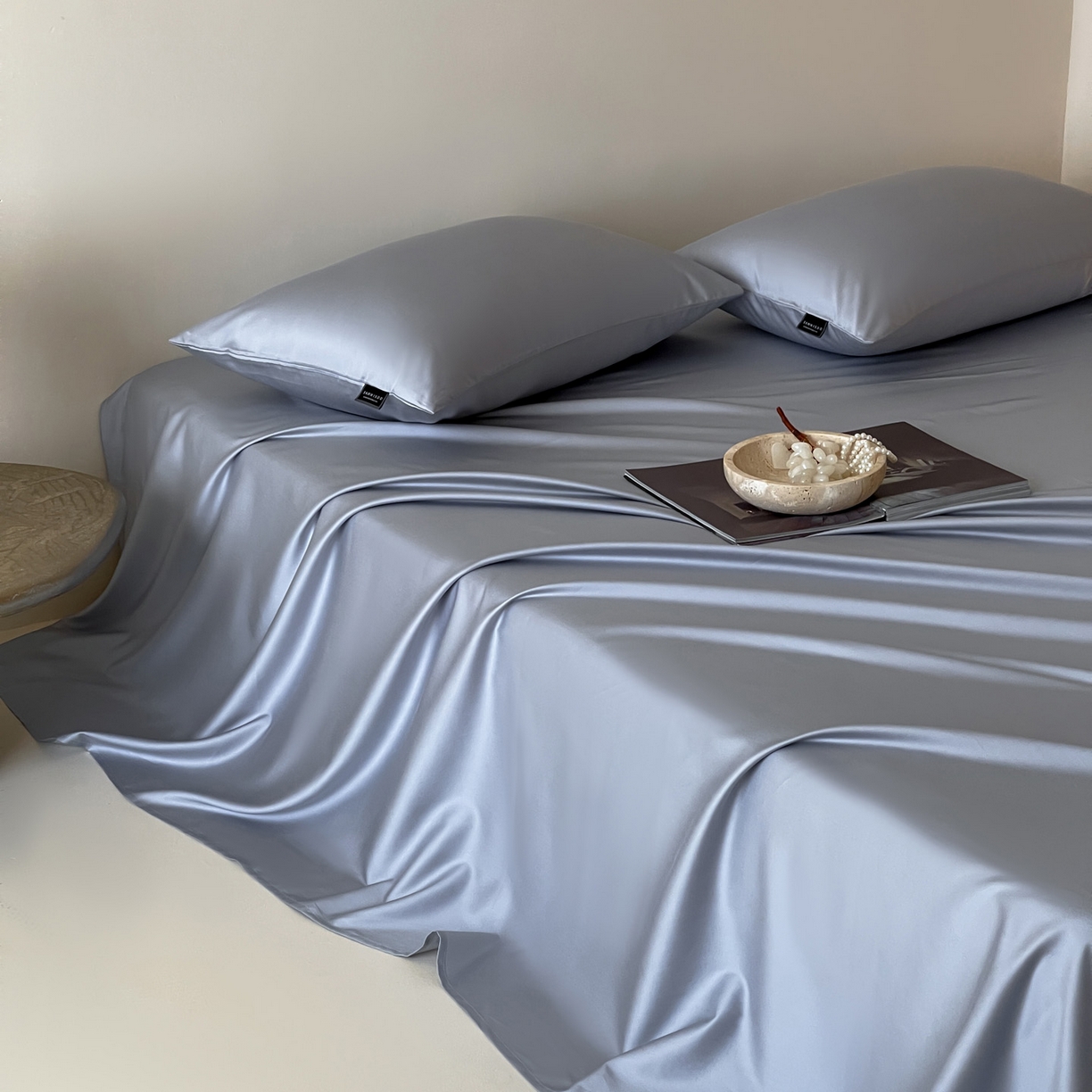 91家纺网 家纺一手货源 找家纺 三味舒屋 2026新款凉风小奢绸60S兰精天丝纯色单品系列-单床单床单单件 极光蓝