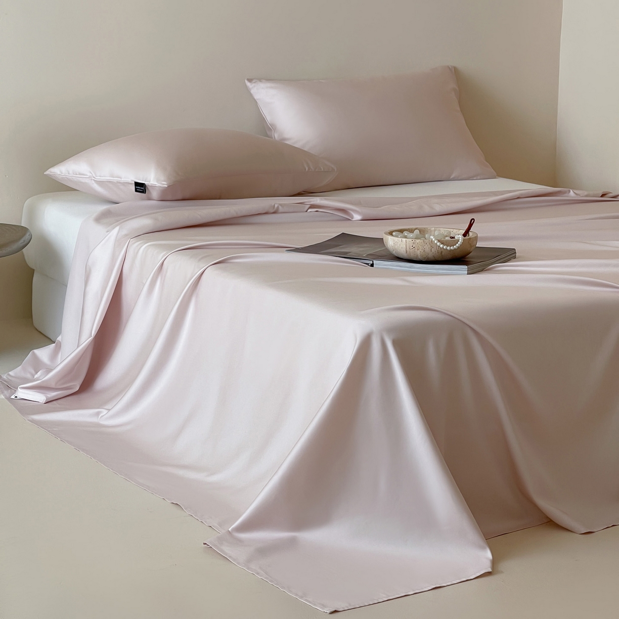 91家纺网 家纺一手货源 找家纺 三味舒屋 2026新款凉风小奢绸60S兰精天丝纯色单品系列-单床单床单单件 斯卡其粉