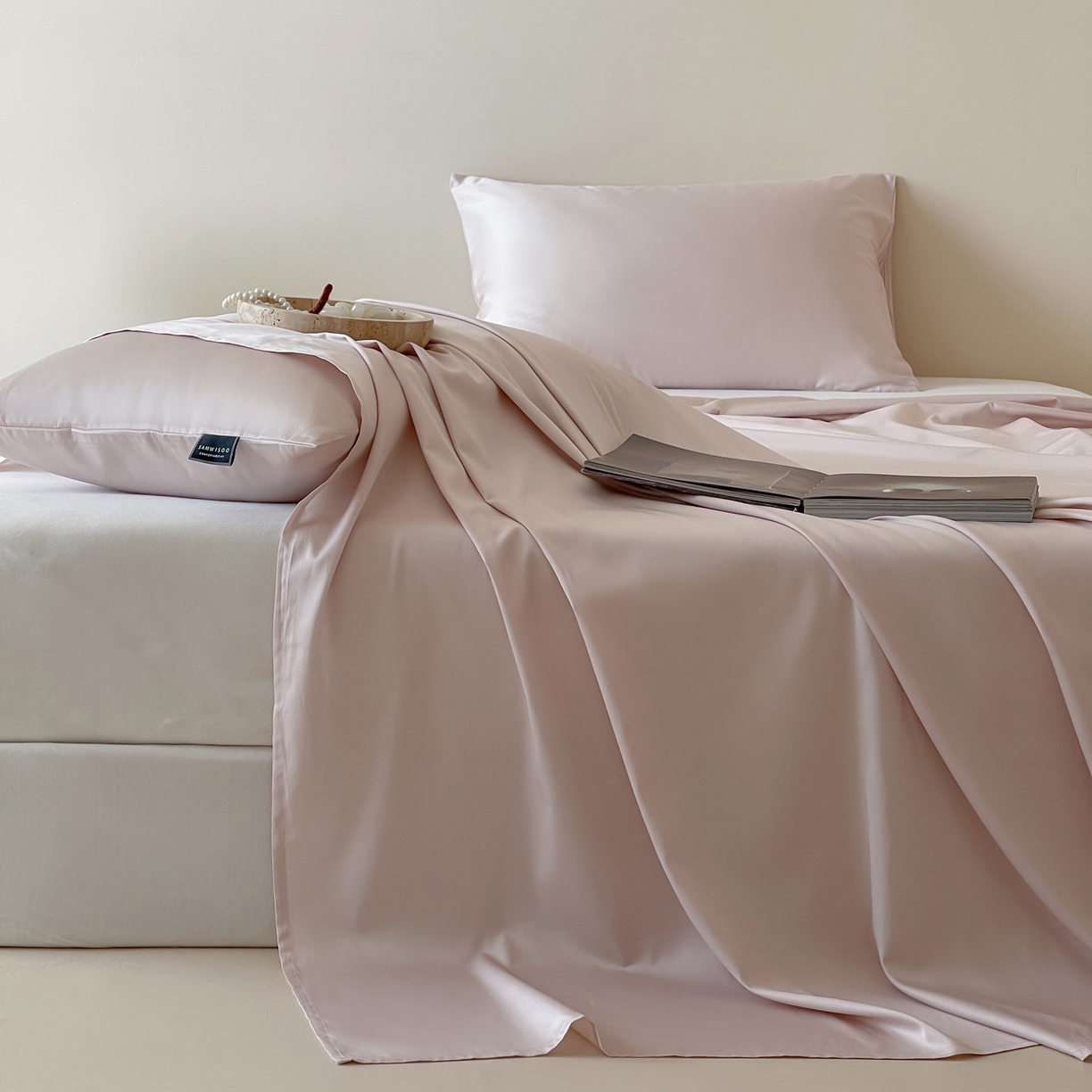 91家纺网 家纺一手货源 找家纺 三味舒屋 2026新款凉风小奢绸60S兰精天丝纯色单品系列-单床单床单单件 斯卡其粉