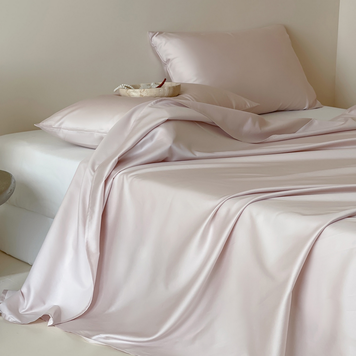 91家纺网 家纺一手货源 找家纺 三味舒屋 2026新款凉风小奢绸60S兰精天丝纯色单品系列-单床单床单单件 斯卡其粉