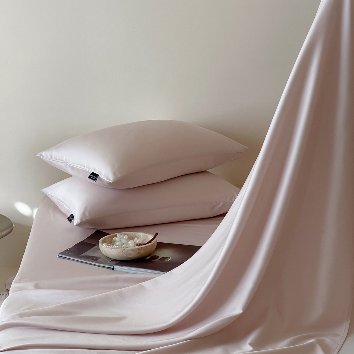 91家纺网 家纺一手货源 找家纺 三味舒屋 2026新款凉风小奢绸60S兰精天丝纯色单品系列-单床单床单单件 斯卡其粉