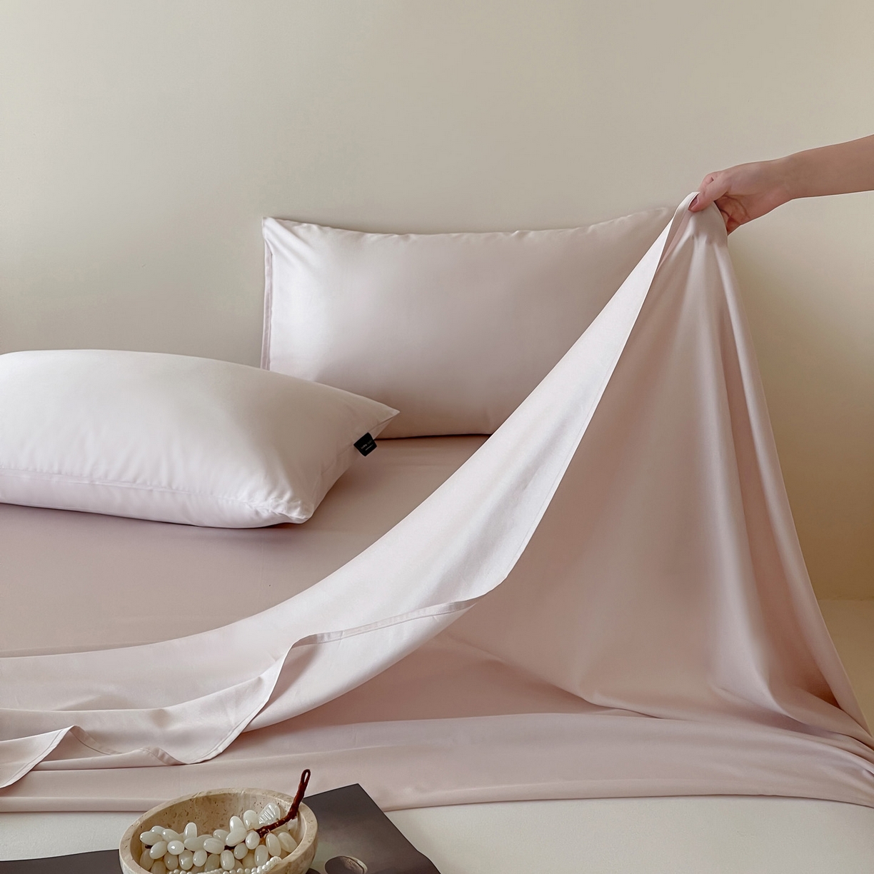 91家纺网 家纺一手货源 找家纺 三味舒屋 2026新款凉风小奢绸60S兰精天丝纯色单品系列-单床单床单单件 斯卡其粉