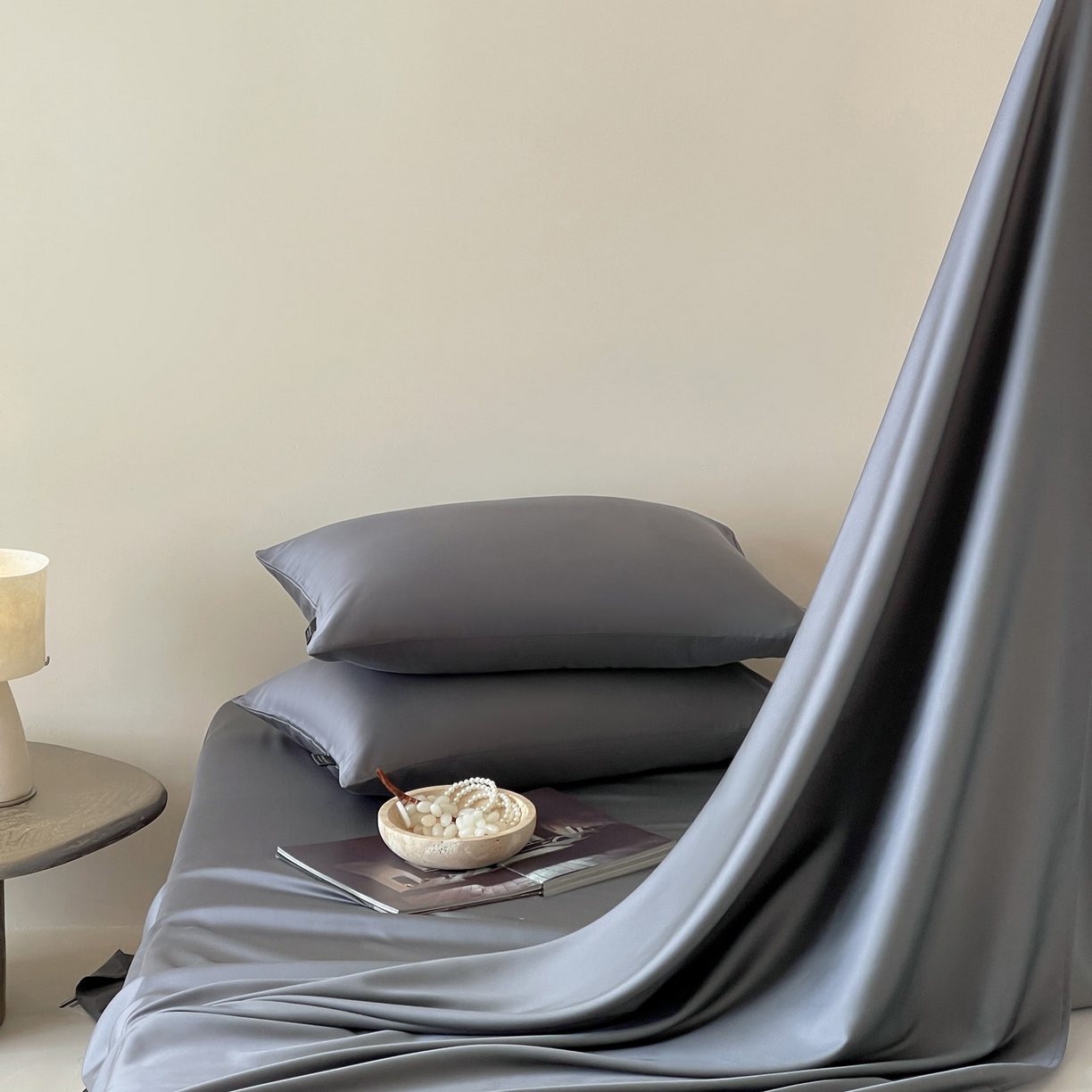 91家纺网 家纺一手货源 找家纺 三味舒屋 2026新款凉风小奢绸60S兰精天丝纯色单品系列-单床单床单单件 雅灰