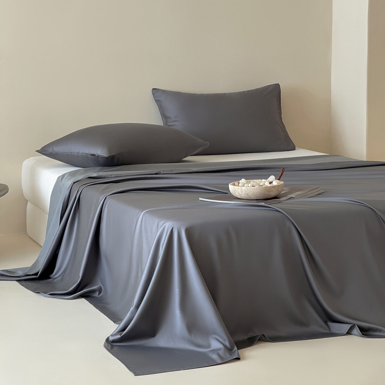 91家纺网 家纺一手货源 找家纺 三味舒屋 2026新款凉风小奢绸60S兰精天丝纯色单品系列-单床单床单单件 雅灰