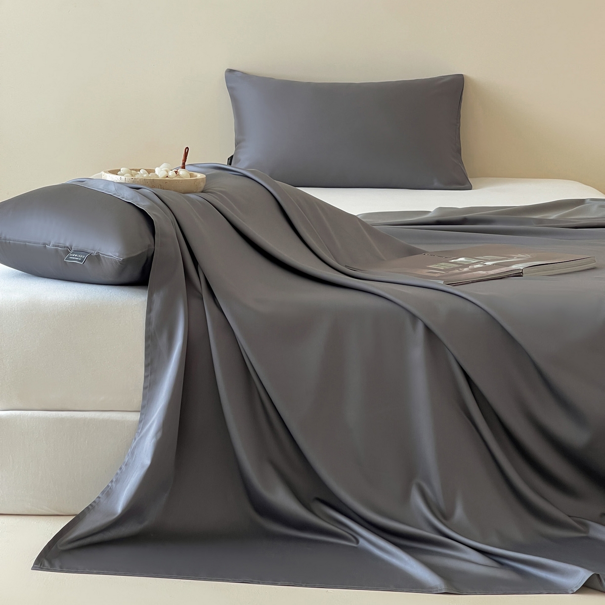 91家纺网 家纺一手货源 找家纺 三味舒屋 2026新款凉风小奢绸60S兰精天丝纯色单品系列-单床单床单单件 雅灰