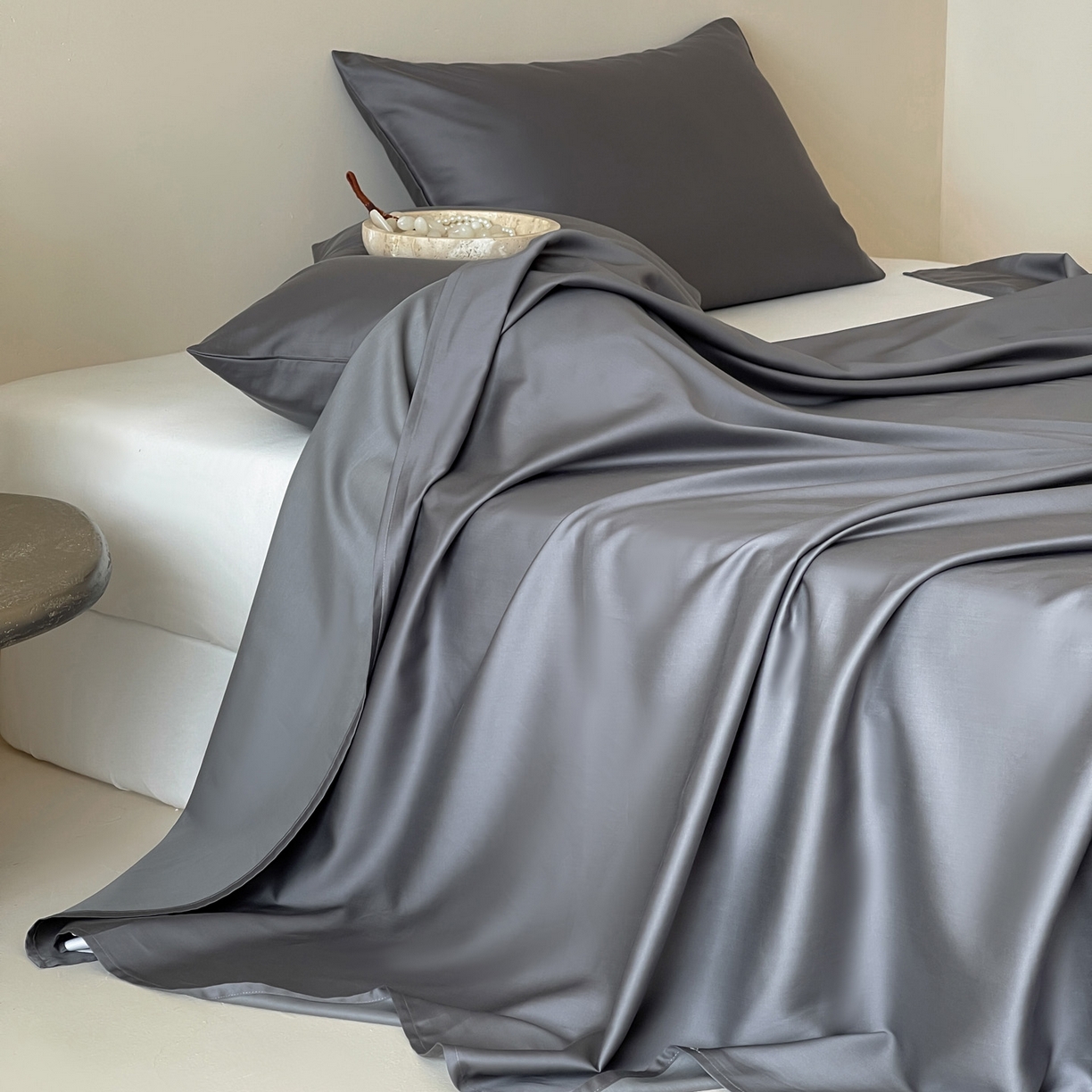 91家纺网 家纺一手货源 找家纺 三味舒屋 2026新款凉风小奢绸60S兰精天丝纯色单品系列-单床单床单单件 雅灰