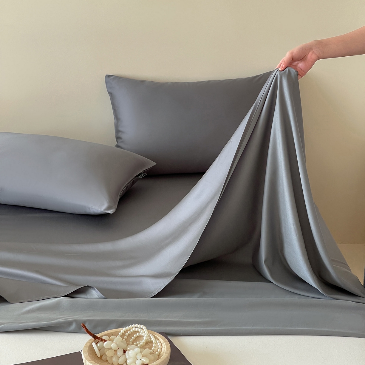 91家纺网 家纺一手货源 找家纺 三味舒屋 2026新款凉风小奢绸60S兰精天丝纯色单品系列-单床单床单单件 雅灰