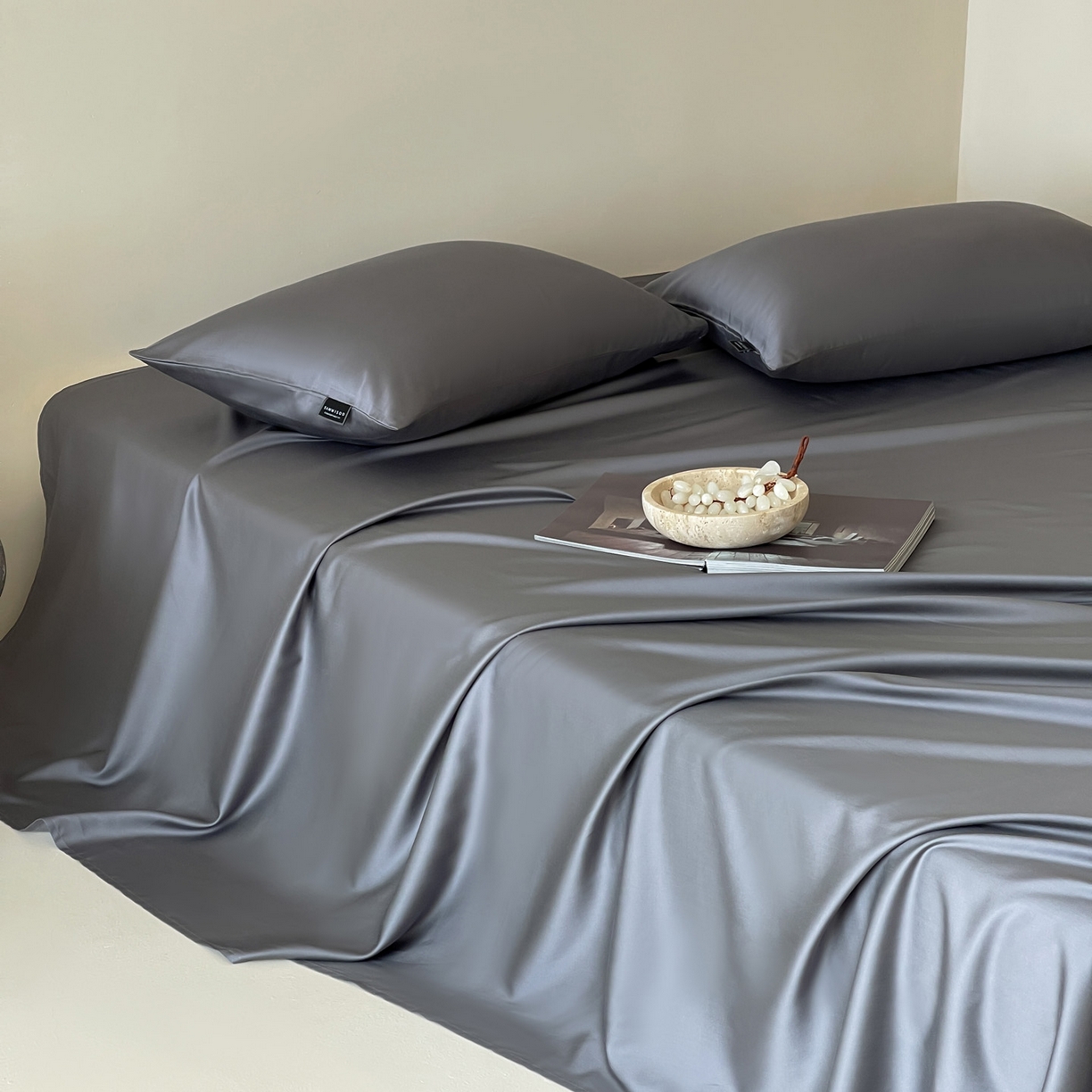 91家纺网 家纺一手货源 找家纺 三味舒屋 2026新款凉风小奢绸60S兰精天丝纯色单品系列-单床单床单单件 雅灰