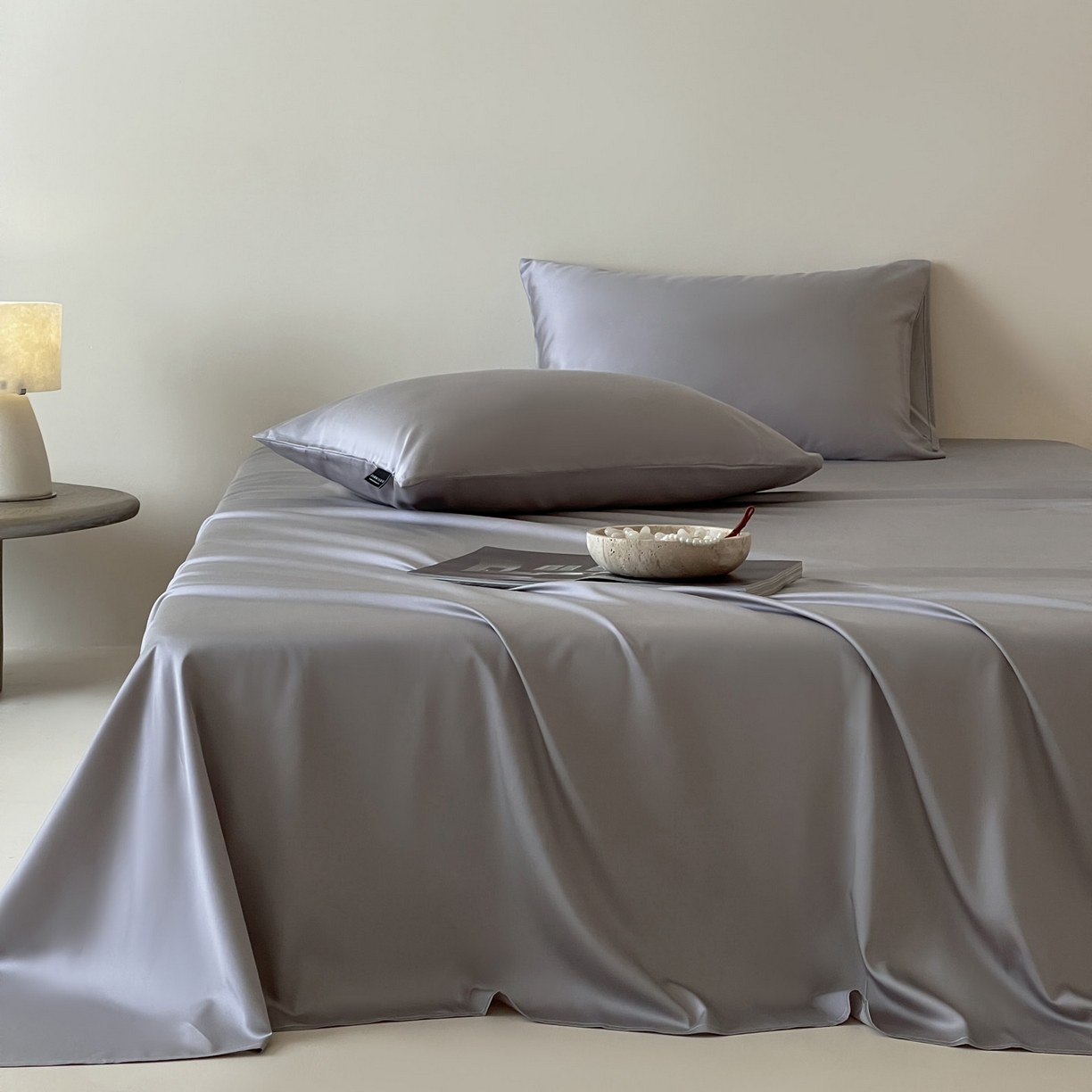 91家纺网 家纺一手货源 找家纺 三味舒屋 2026新款凉风小奢绸60S兰精天丝纯色单品系列-单床单床单单件 烟灰色