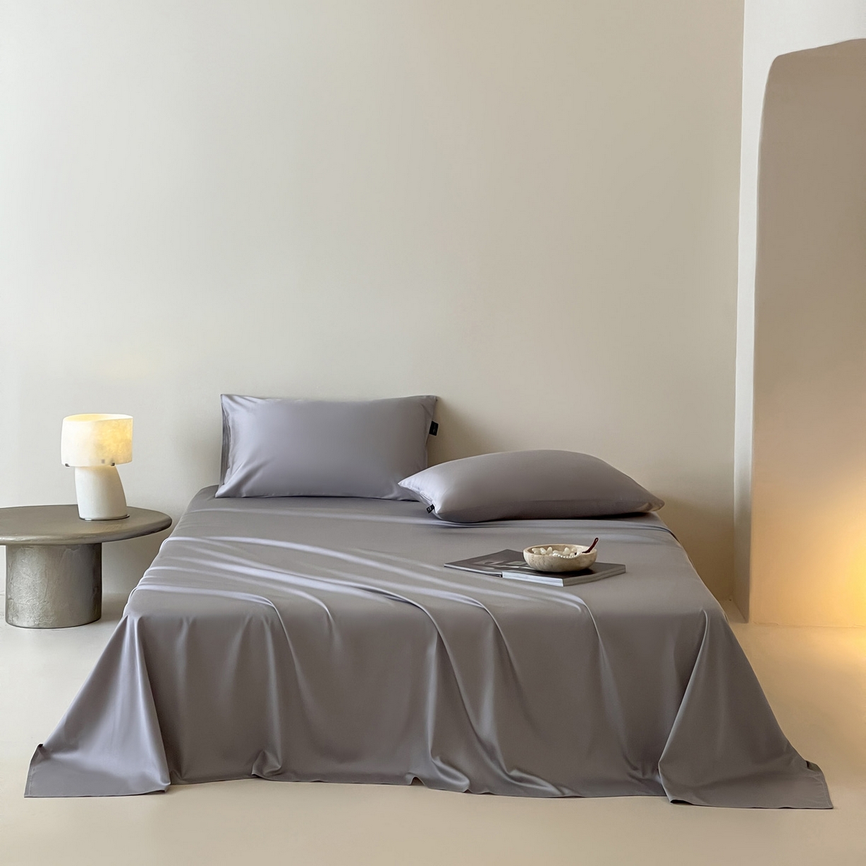 91家纺网 家纺一手货源 找家纺 三味舒屋 2026新款凉风小奢绸60S兰精天丝纯色单品系列-单床单床单单件 烟灰色