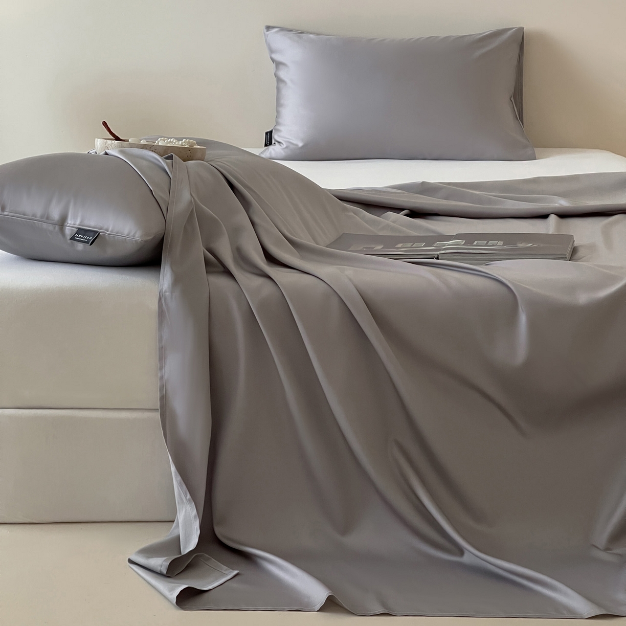 91家纺网 家纺一手货源 找家纺 三味舒屋 2026新款凉风小奢绸60S兰精天丝纯色单品系列-单床单床单单件 烟灰色