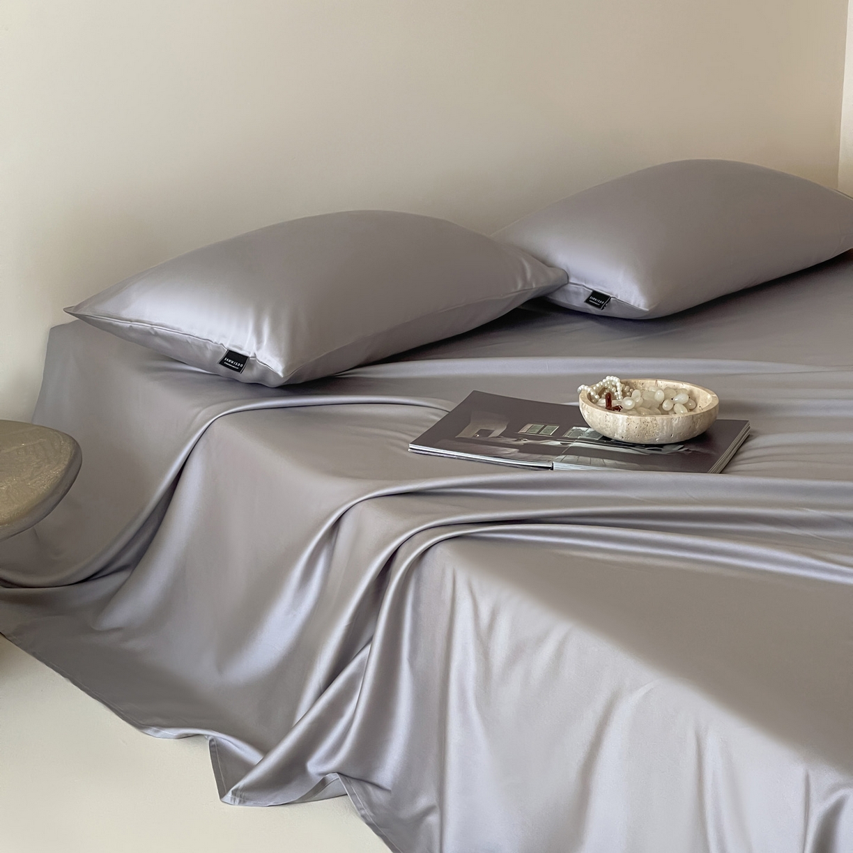 91家纺网 家纺一手货源 找家纺 三味舒屋 2026新款凉风小奢绸60S兰精天丝纯色单品系列-单床单床单单件 烟灰色