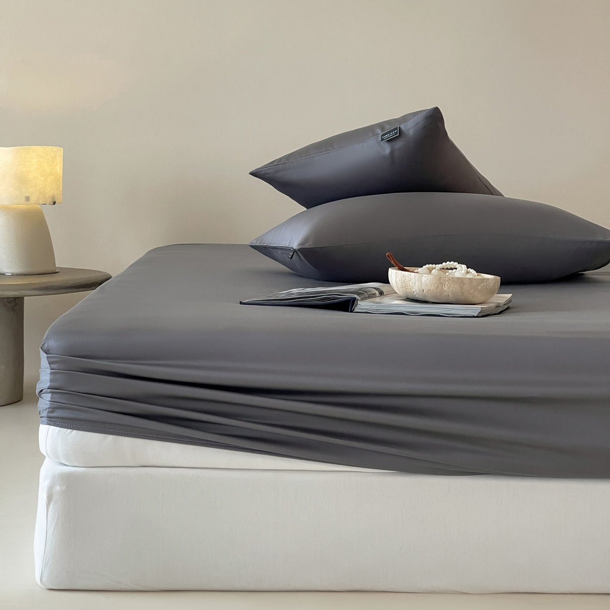 91家纺网 家纺一手货源 找家纺 （总）三味舒屋 2026新款凉风小奢绸60S兰精天丝纯色单品系列-单床笠 床笠单件