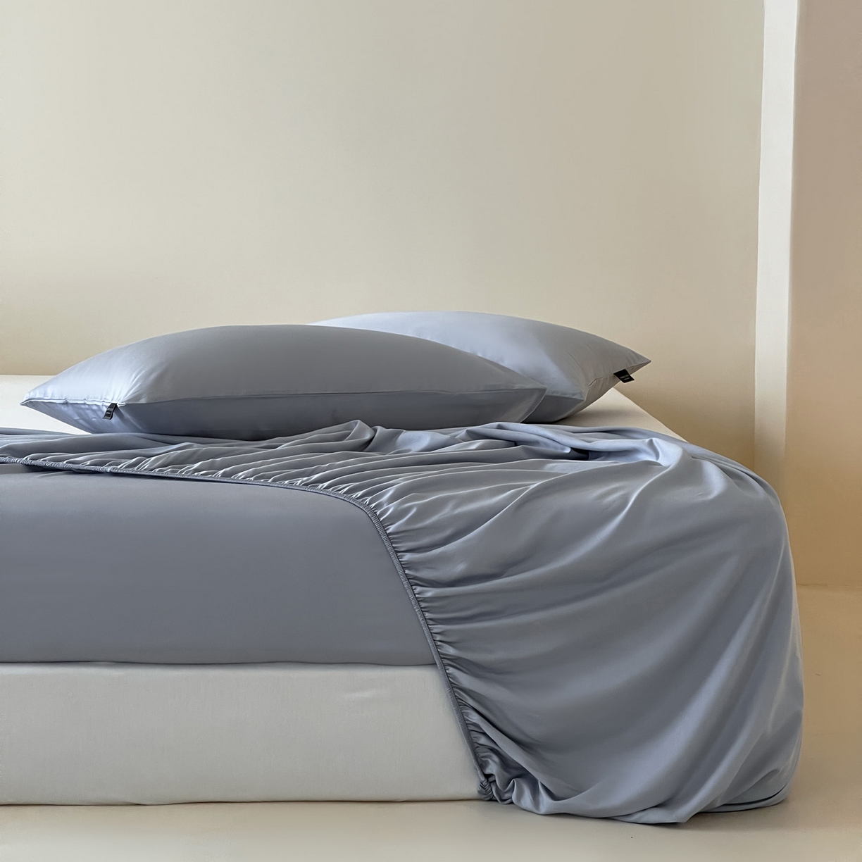 91家纺网 家纺一手货源 找家纺 三味舒屋 2026新款凉风小奢绸60S兰精天丝纯色单品系列-单床笠 床笠单件 极光蓝