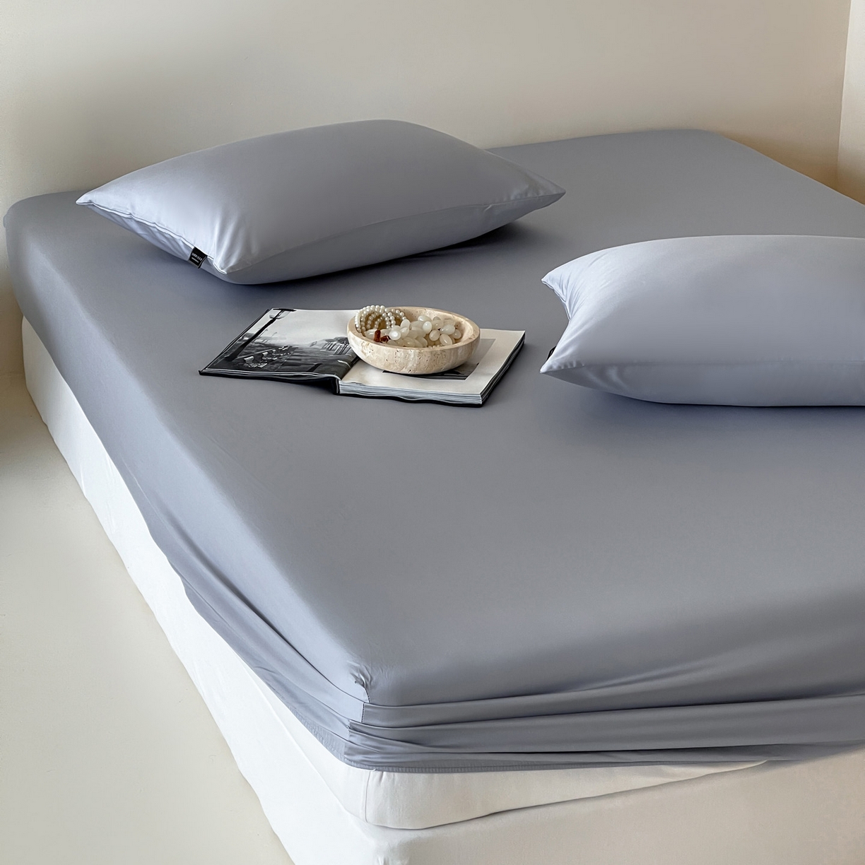 91家纺网 家纺一手货源 找家纺 三味舒屋 2026新款凉风小奢绸60S兰精天丝纯色单品系列-单床笠 床笠单件 极光蓝