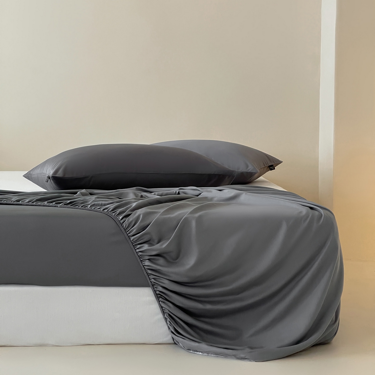 91家纺网 家纺一手货源 找家纺 三味舒屋 2026新款凉风小奢绸60S兰精天丝纯色单品系列-单床笠 床笠单件 雅灰