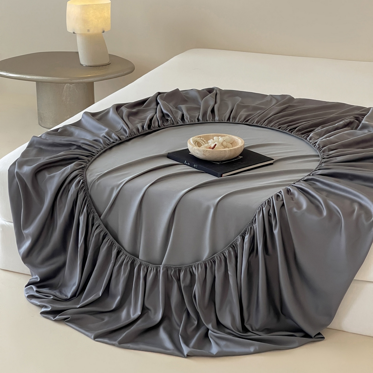 91家纺网 家纺一手货源 找家纺 三味舒屋 2026新款凉风小奢绸60S兰精天丝纯色单品系列-单床笠 床笠单件 雅灰