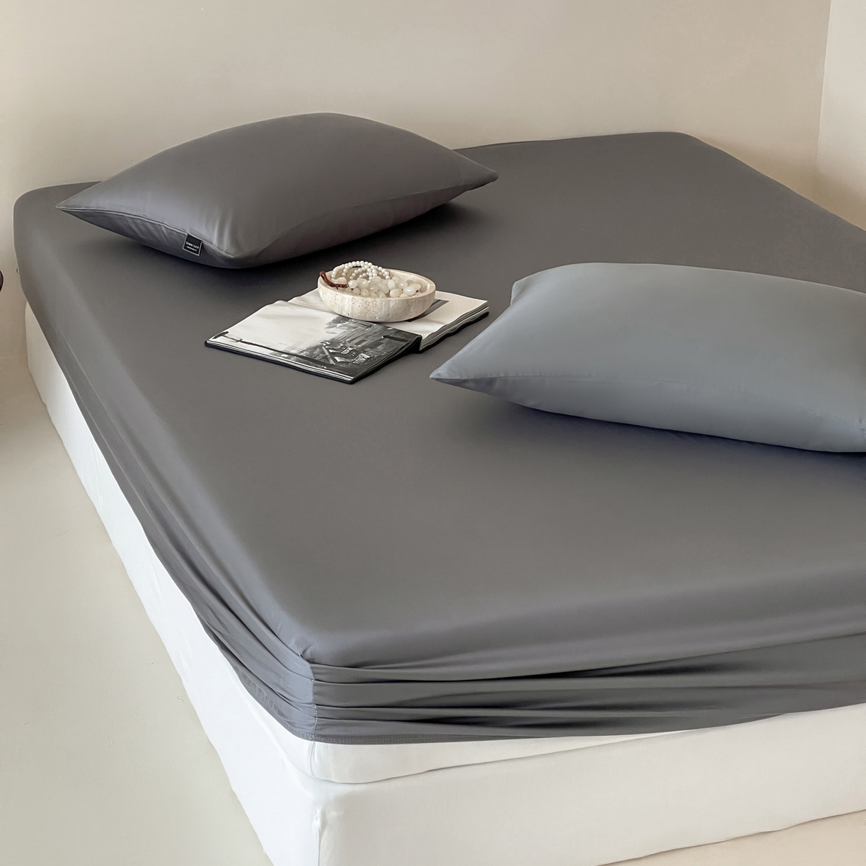 91家纺网 家纺一手货源 找家纺 三味舒屋 2026新款凉风小奢绸60S兰精天丝纯色单品系列-单床笠 床笠单件 雅灰