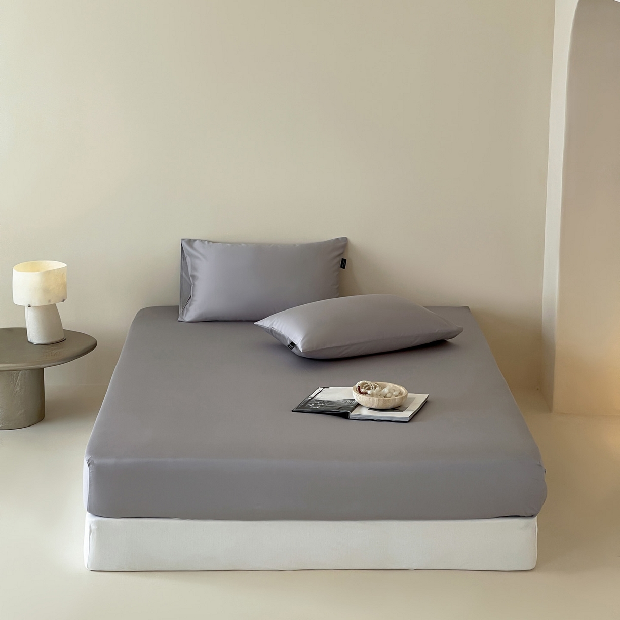 91家纺网 家纺一手货源 找家纺 三味舒屋 2026新款凉风小奢绸60S兰精天丝纯色单品系列-单床笠 床笠单件 烟灰色