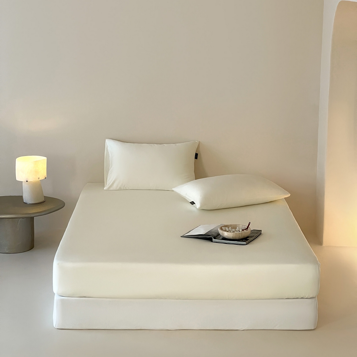 91家纺网 家纺一手货源 找家纺 三味舒屋 2026新款凉风小奢绸60S兰精天丝纯色单品系列-单床笠 床笠单件 珍珠白