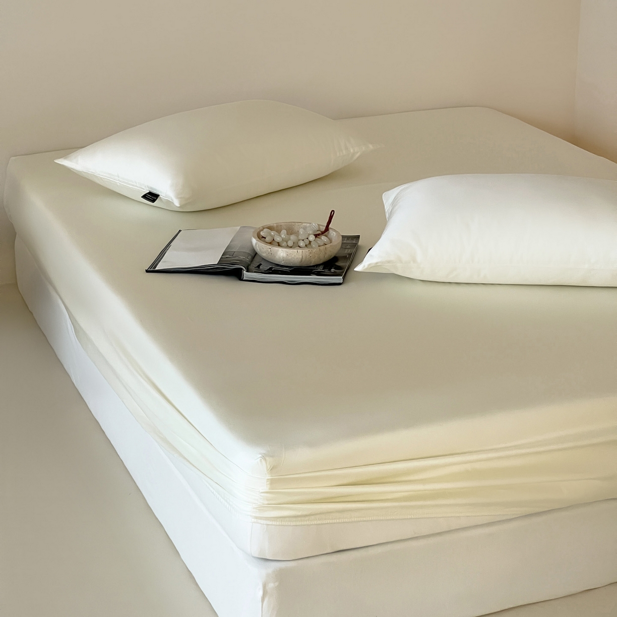 91家纺网 家纺一手货源 找家纺 三味舒屋 2026新款凉风小奢绸60S兰精天丝纯色单品系列-单床笠 床笠单件 珍珠白