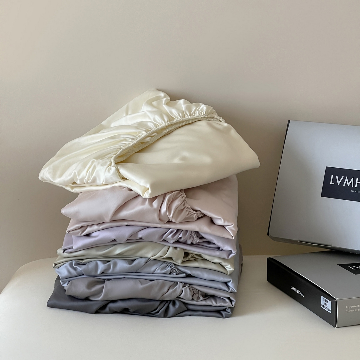 91家纺网 家纺一手货源 找家纺 三味舒屋 2026新款凉风小奢绸60S兰精天丝纯色单品系列-单床笠 床笠单件 组合图仅供展示-不可下单