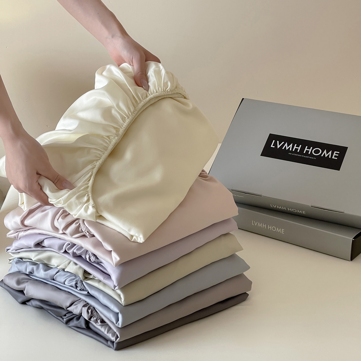 91家纺网 家纺一手货源 找家纺 三味舒屋 2026新款凉风小奢绸60S兰精天丝纯色单品系列-单床笠 床笠单件 组合图仅供展示-不可下单