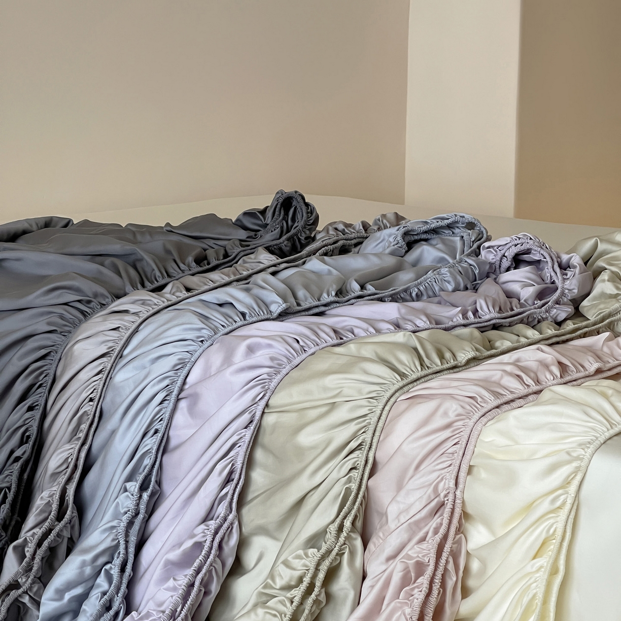 91家纺网 家纺一手货源 找家纺 三味舒屋 2026新款凉风小奢绸60S兰精天丝纯色单品系列-单床笠 床笠单件 组合图仅供展示-不可下单