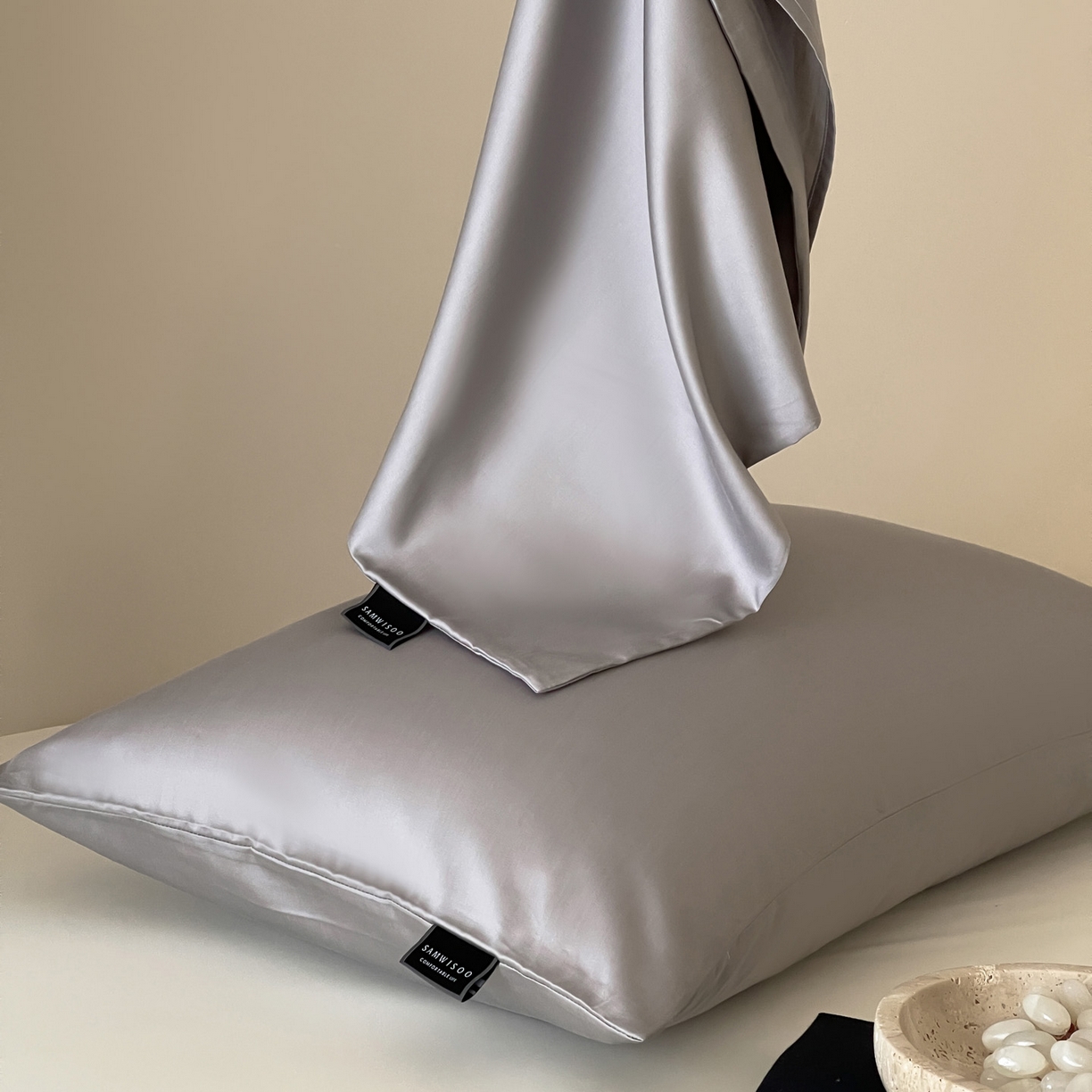 91家纺网 家纺一手货源 找家纺 三味舒屋 2026新款凉风小奢绸60S兰精天丝纯色单品系列-单枕套枕套单件 烟灰色