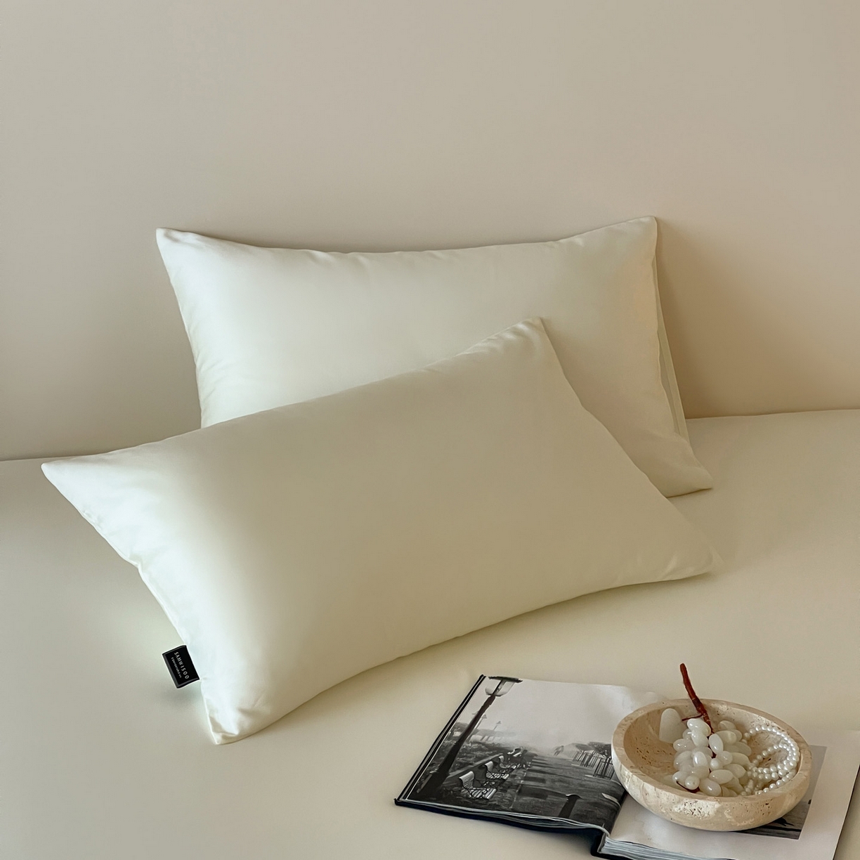 91家纺网 家纺一手货源 找家纺 三味舒屋 2026新款凉风小奢绸60S兰精天丝纯色单品系列-单枕套枕套单件 珍珠白