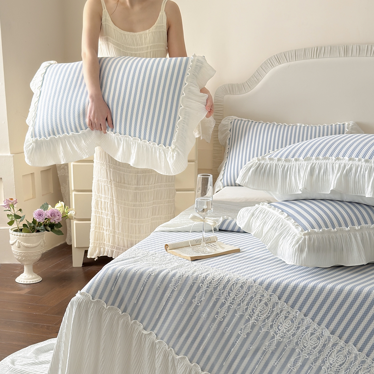 91家纺网 家纺一手货源 找家纺 乐朵家居 2026新款 爱丽丝（加厚复合） 凉豆豆凉席三件套 蓝