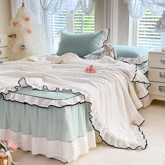 91家纺网 家纺一手货源 找家纺 （总）贝凯瑞 2026夏季冰凉豆豆碳光冰丝空气层床裙款夏日清梦花边夏被凉席子单件三件四件套