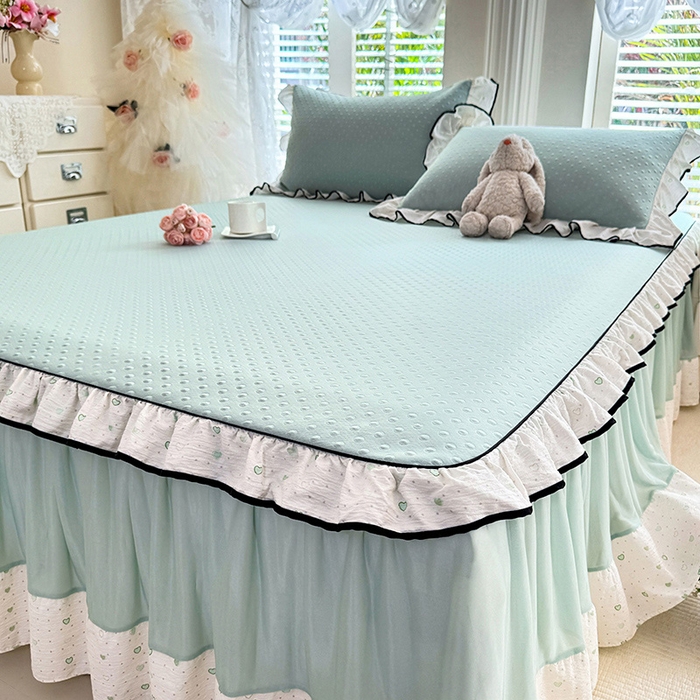 91家纺网 家纺一手货源 找家纺 贝凯瑞 2026夏季冰凉豆豆碳光冰丝空气层床裙款夏日清梦花边夏被凉席子单件三件四件套 夏日冰茉