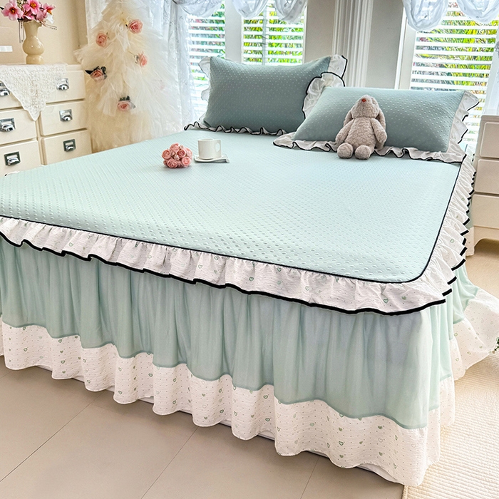 91家纺网 家纺一手货源 找家纺 贝凯瑞 2026夏季冰凉豆豆碳光冰丝空气层床裙款夏日清梦花边夏被凉席子单件三件四件套 夏日冰茉