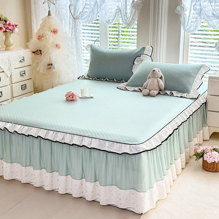 91家纺网 家纺一手货源 找家纺 贝凯瑞 2026夏季冰凉豆豆碳光冰丝空气层床裙款夏日清梦花边夏被凉席子单件三件四件套 夏日冰茉