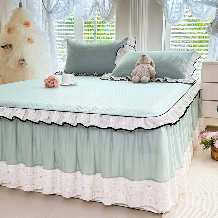 91家纺网 家纺一手货源 找家纺 贝凯瑞 2026夏季冰凉豆豆碳光冰丝空气层床裙款夏日清梦花边夏被凉席子单件三件四件套 夏日冰茉