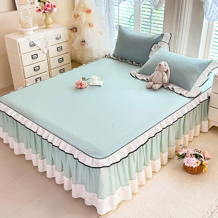 91家纺网 家纺一手货源 找家纺 贝凯瑞 2026夏季冰凉豆豆碳光冰丝空气层床裙款夏日清梦花边夏被凉席子单件三件四件套 夏日冰茉