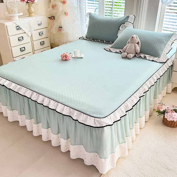 91家纺网 家纺一手货源 找家纺 贝凯瑞 2026夏季冰凉豆豆碳光冰丝空气层床裙款夏日清梦花边夏被凉席子单件三件四件套 夏日冰茉