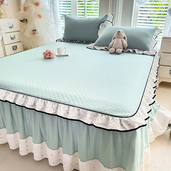 91家纺网 家纺一手货源 找家纺 贝凯瑞 2026夏季冰凉豆豆碳光冰丝空气层床裙款夏日清梦花边夏被凉席子单件三件四件套 夏日冰茉