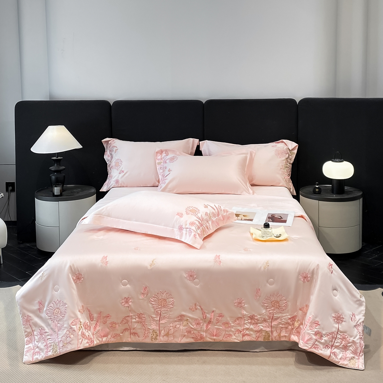 91家纺网 家纺一手货源 找家纺 （总）新方向 2026刺绣A类20%蚕丝天丝棉夏被四件套 65%60s兰精天丝 35%100支长绒棉-向阳而生