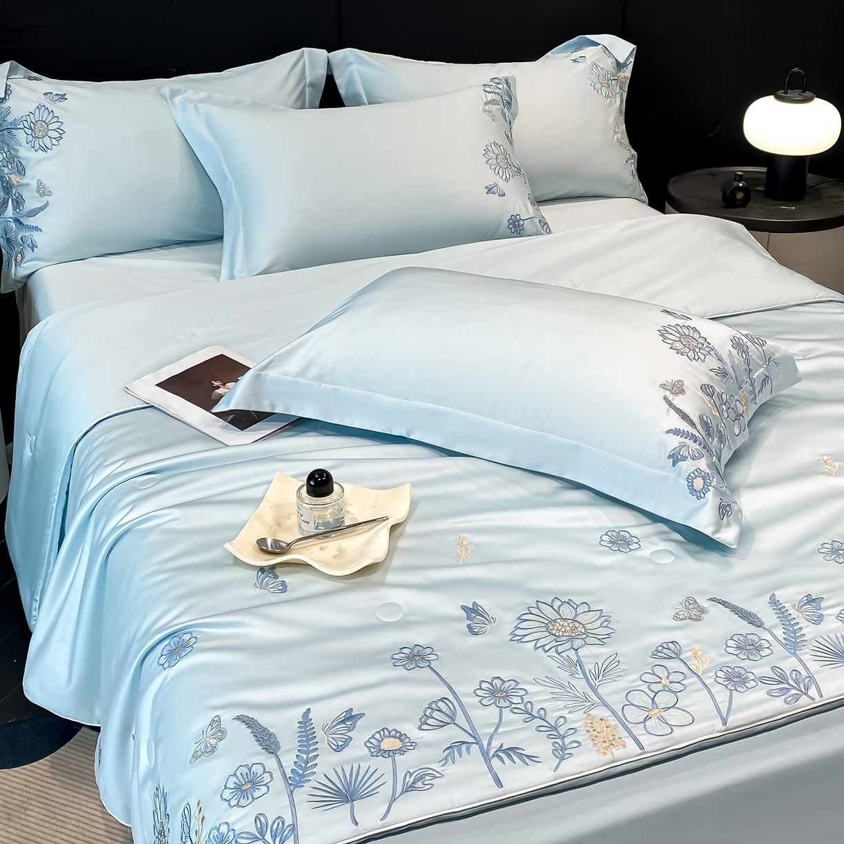 91家纺网 家纺一手货源 找家纺 新方向 2026新款刺绣A类20%蚕丝天丝棉夏被夏凉被空调被四件套-向阳而生 向阳而生-微光蓝