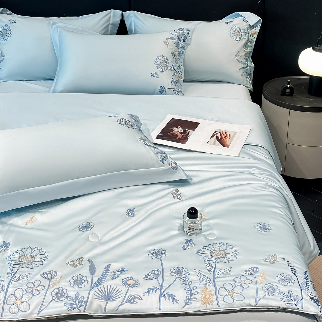 91家纺网 家纺一手货源 找家纺 新方向 2026新款刺绣A类20%蚕丝天丝棉夏被夏凉被空调被四件套-向阳而生 向阳而生-微光蓝