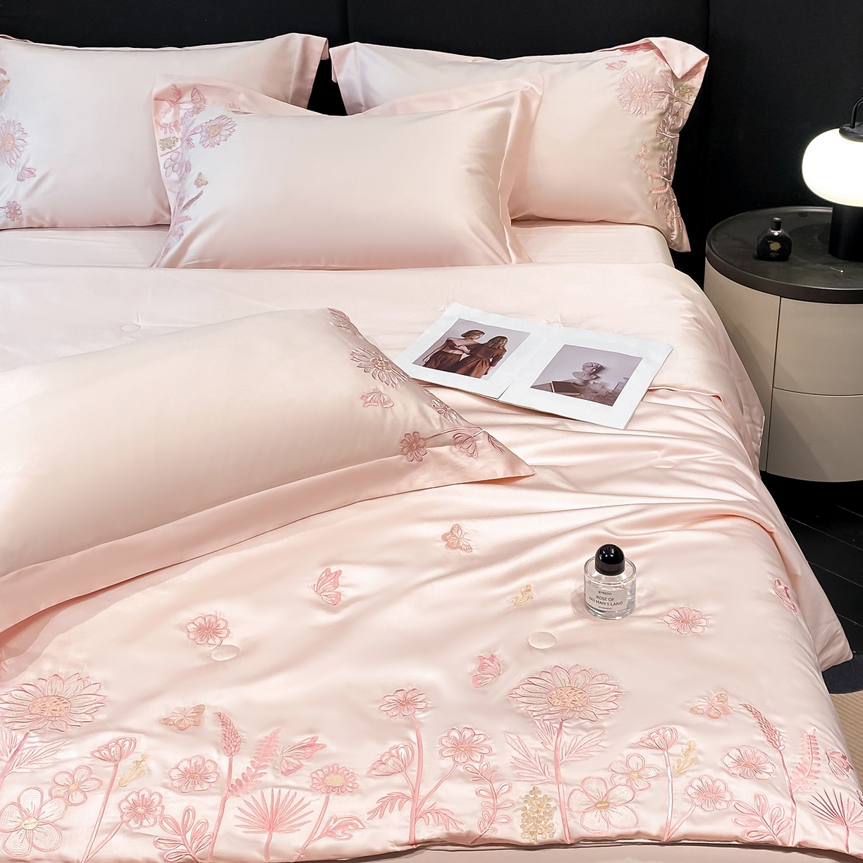 91家纺网 家纺一手货源 找家纺 新方向 2026新款刺绣A类20%蚕丝天丝棉夏被夏凉被空调被四件套-向阳而生 向阳而生-山茶粉